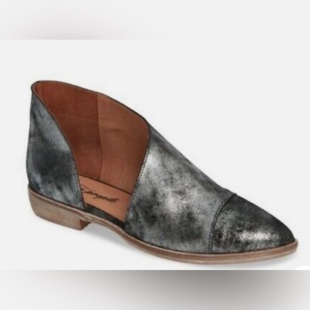 Free People Silver and Brown Flats